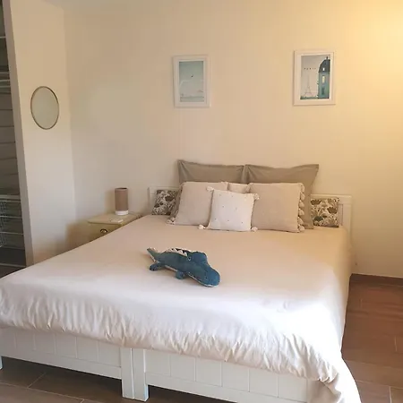 Les Pins Parking Prive Exterieur Νιμ