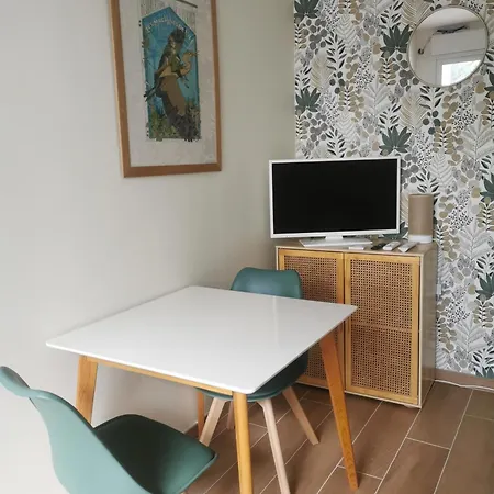 Les Pins Parking Prive Exterieur Bed and Breakfast