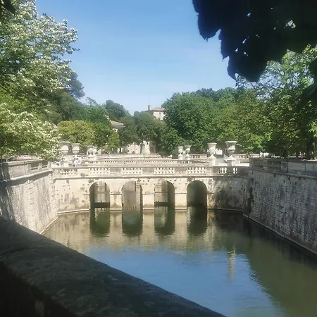 Les Pins Parking Prive Exterieur Nîmes
